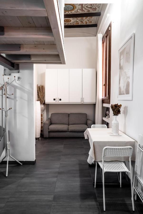 Apartamento Charming Frescoed Loft Bolonia Exterior foto